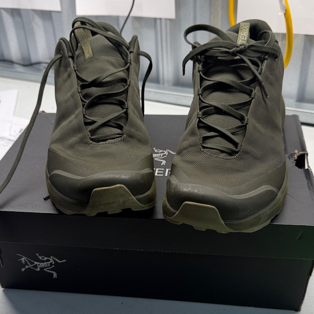 Arc'teryx Men's Aerios FL size 11.5 Trail Sneakers in Olive